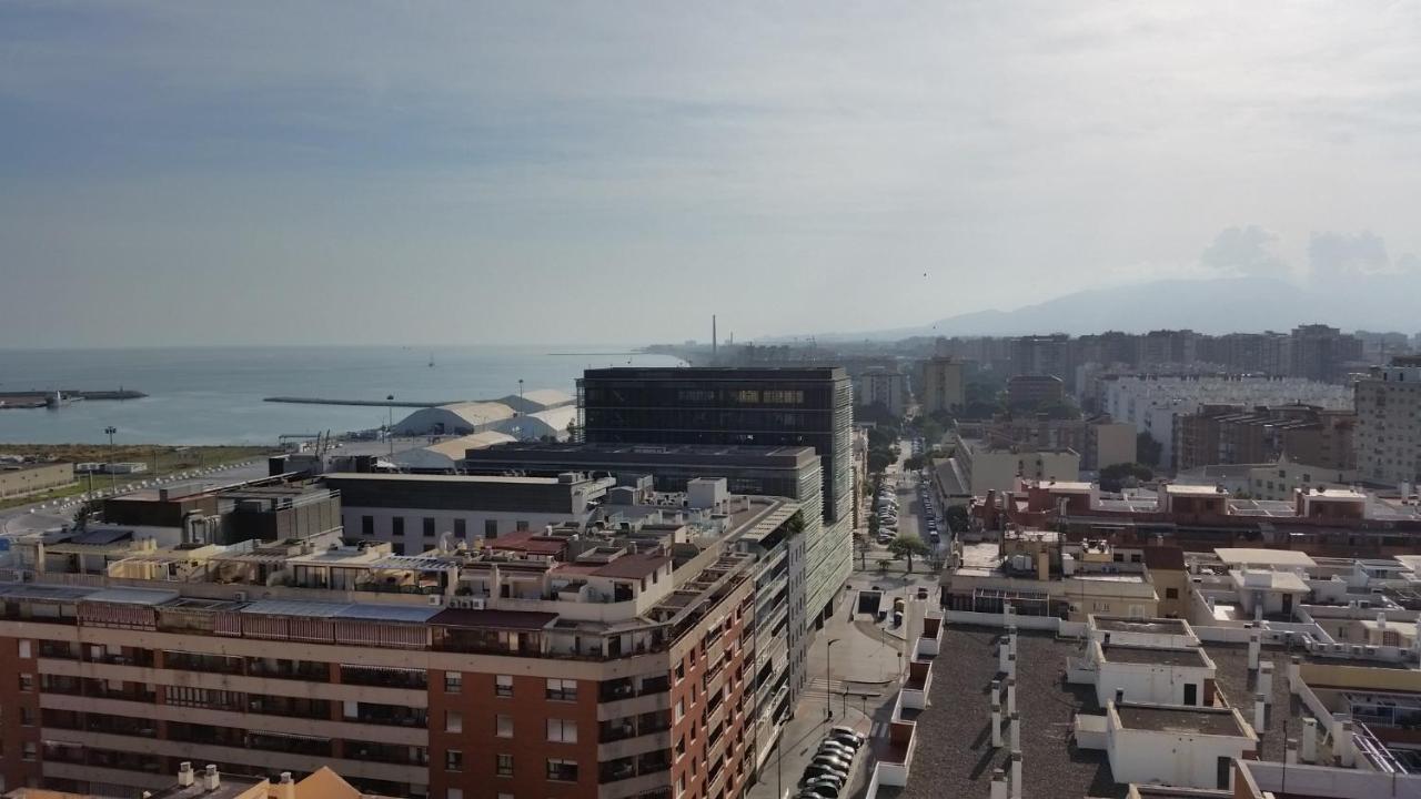 Апартаменты Torre Del Carmen Малага Экстерьер фото